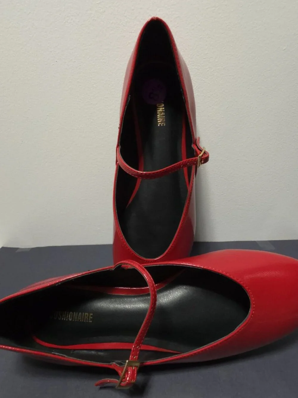 Red Cushionaire Womans Flats (8&1/2)